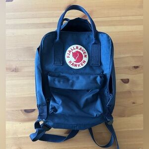 Fjallraven Kånken Mini Backpack in Navy Blue with Red Logo